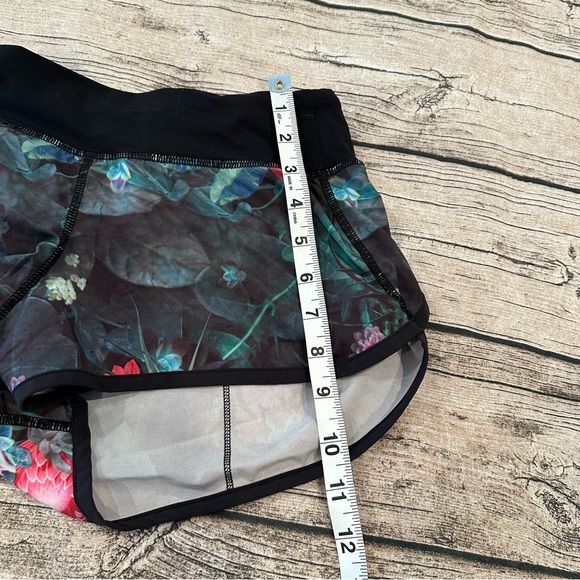 Lululemon Speed Short in Black With Floral Pattern; Size 4 - Picture 4 of 10